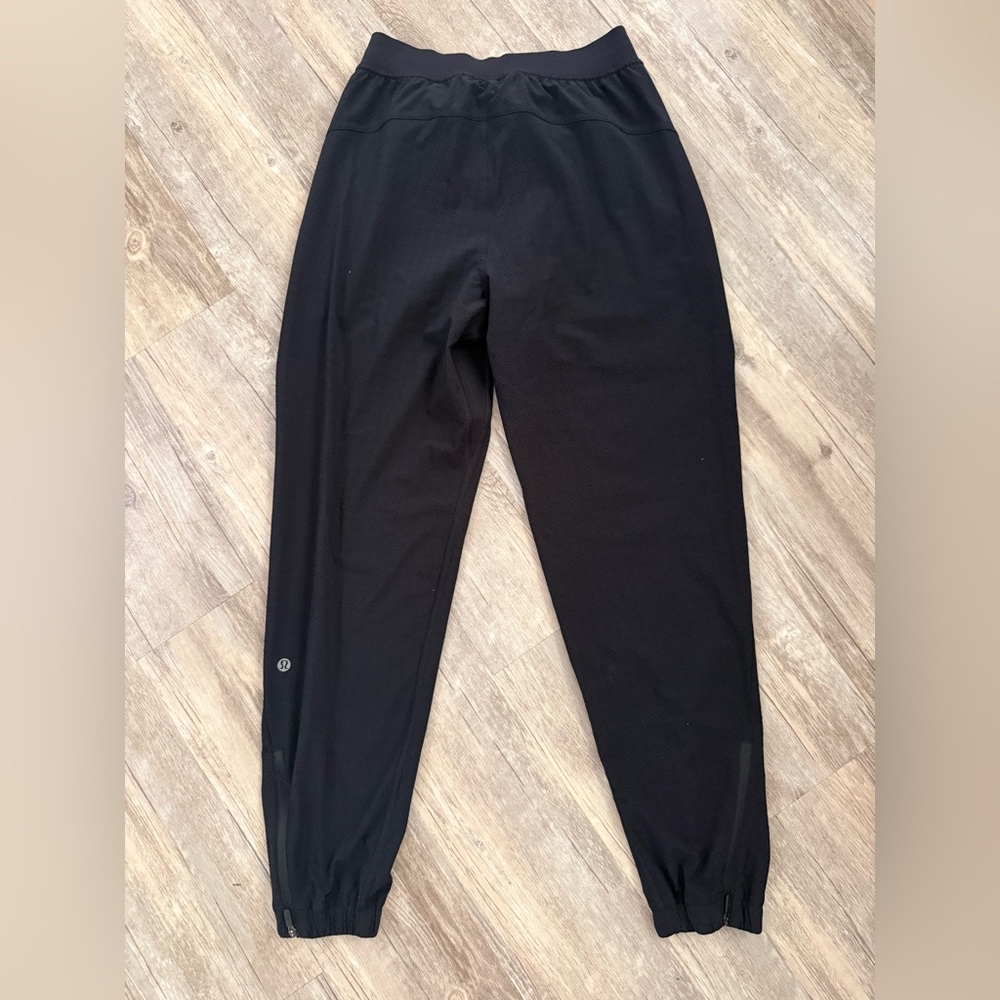 Lululemon Adapted State Perforated High-Rise Jogger black size 4 - Picture 3 of 6